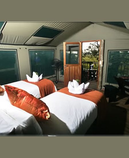 Ihr Zelt-Chalet ist mit allen Annehmlichkeiten ausgestattet. Die eigene Veranda ist ein herrlicher
Ort für entspannte Nachmittagsstunden -
mit Aussicht! botswana-moremicrossing_zimmer
