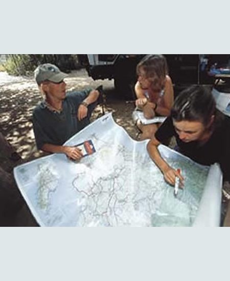 Sachbücher über Flora & Fauna und gutes Kartenmaterial gibt's an Bord,. Euer Guide macht Euch mit der Route vertraut. botswana-route-plan