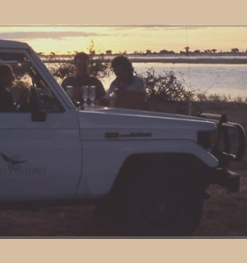 Zu einer Safari in Afrika gehören diese
Momente: "Sundowner" inmitten der Wildnis - diese Eindrücke lassen Sie nie wieder los...!