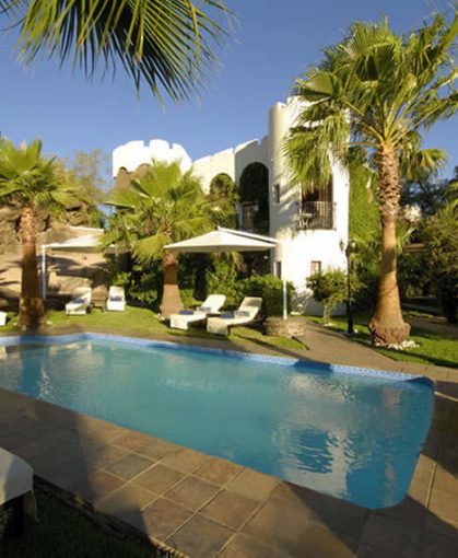 namibia-windhoek-heinitzburg-pool