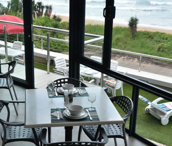 Diese Aussicht zum Frühstück weckt die Unternehmungslust für den bevorstehenden Tag. suedafrika-dolphin-coast-greenfire-verandah