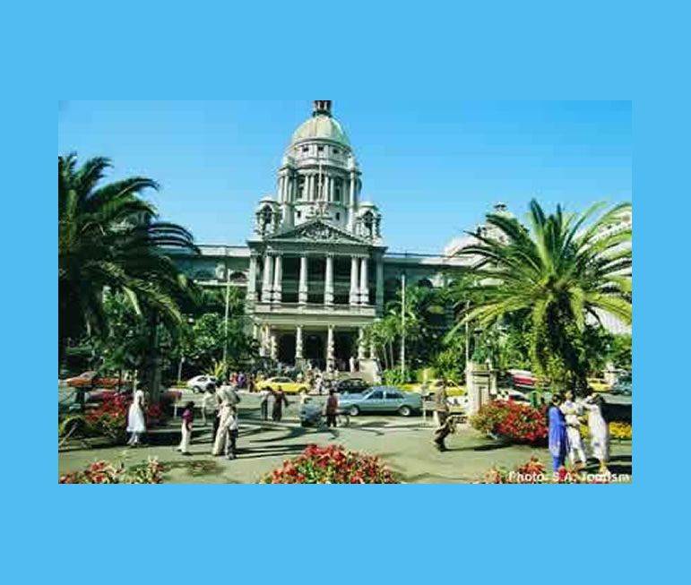 Historische Gebäude wie das Rathaus, geben der
subtropischen Stadt ein besonderes
Flair. suedafrika-durban-rathaus