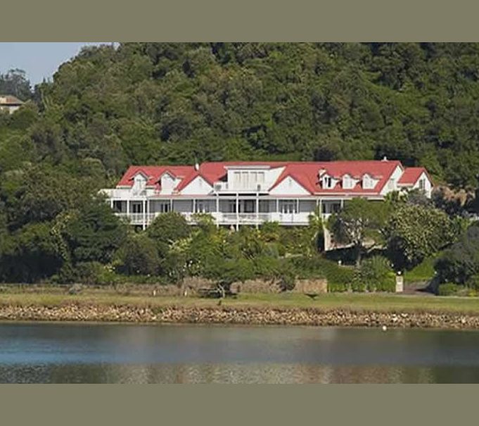 Über die Wild Coast geht's an die berühmte Garden Route. Hübsche Unterkünfte und vielfältige Aktivitäten erwarten Sie auch hier. suedafrika-knysna-greenfire-lodge