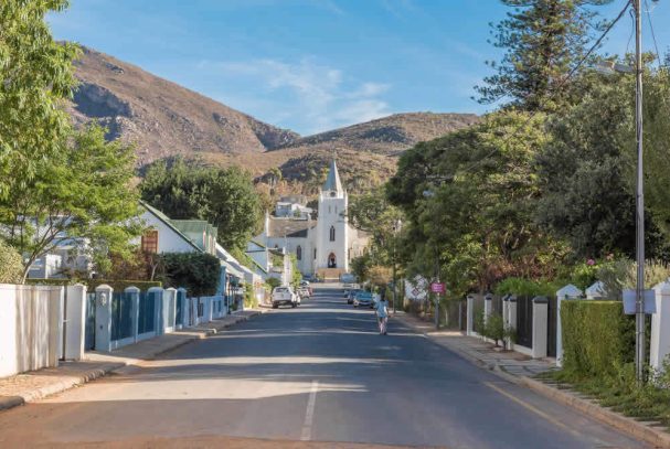 Malerisch liegt der kleine Ort Montagu
im wenig bekannen Robertson
Weingebiet. Ein lohnenswertes Ziel abseits der
üblichen Route! suedafrika-montagu