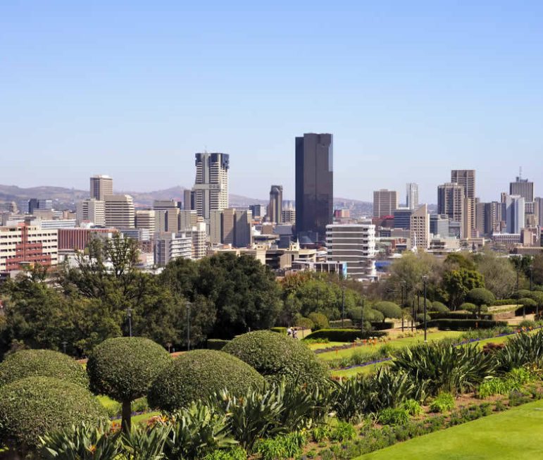 Pretoria, die Landeshauptstadt, erwartet Sie mit vielen historischen Sehenswürdigkeiten. suedafrika-pretoria-jacaranda