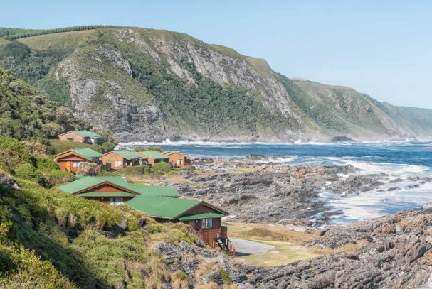 Eine schroffe Küste mit überwältigenden
Ausblicken prägt den Tzitzikama Küsten
Nationalpark. suedafrika-storms-river-huetten