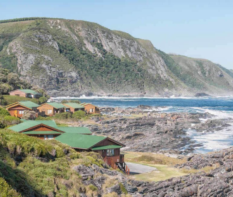 Beim Einschlafen der gewaltigen Brandung
lauschen - im Tzitzikama Coastal Park
gehört das zum "Service". suedafrika-storms-river-huetten