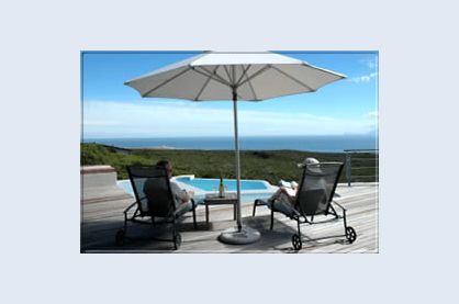 Pool mit Aussicht - auf die Bucht der Wale.