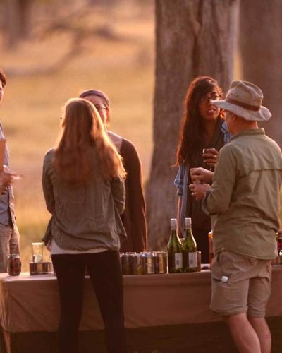 Ein "Sundowner" am späten Nachmittag darf auf einer Safari nicht fehlen...